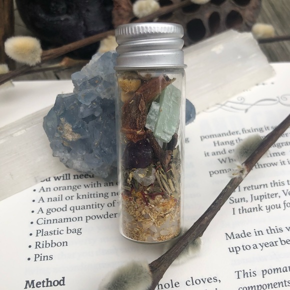 Luck / Prosperity Charmed Spell Bottle - Picture 3 of 11